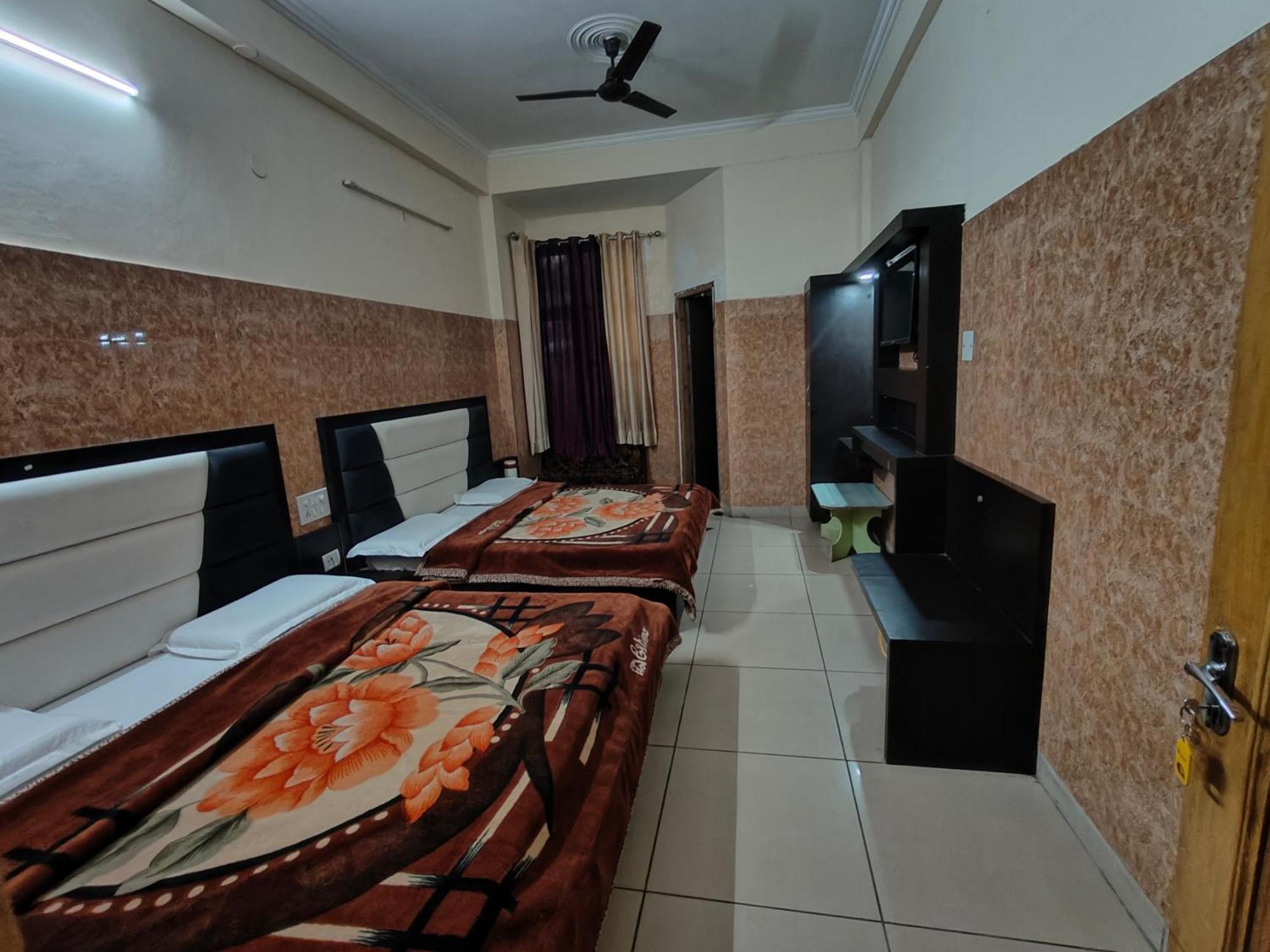 Aashirwad Hotel Katra  Extérieur photo