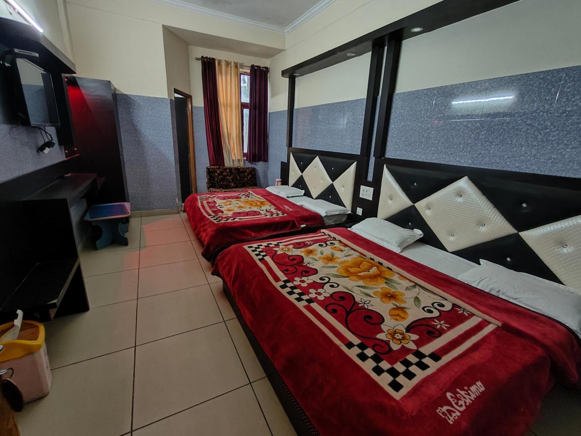 Aashirwad Hotel Katra  Extérieur photo